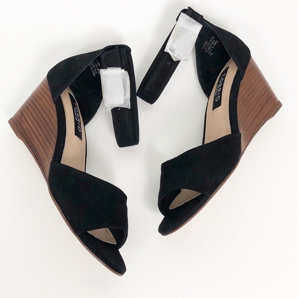 ✨Torrid Collection ✨ Wedge Suede Sandals 🌸